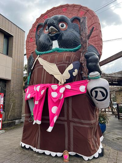 信楽の寒さにタヌキも