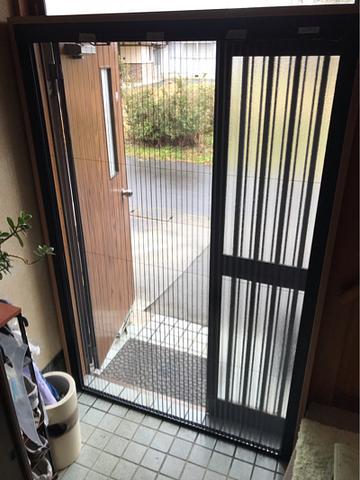 玄関に網戸つけました