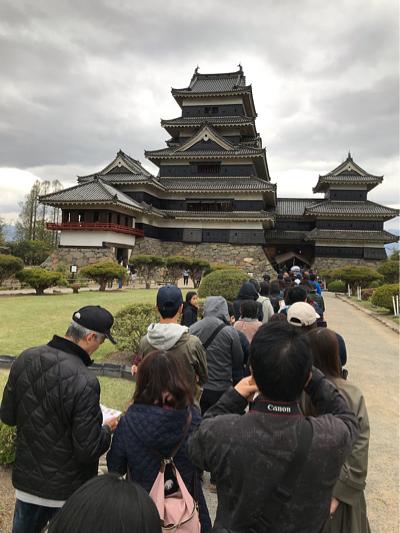 昨年は三密の松本城！