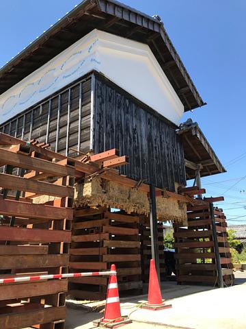 古民家が1.5m浮かびました