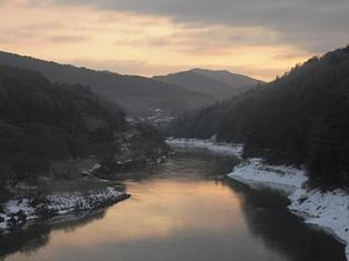 落し物探しに今朝も大石ε=ε=┌|∵|┘