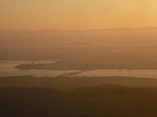 朝景と散り紅葉