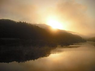 朝靄と川霧