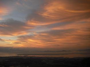 雨上がりの夜明け