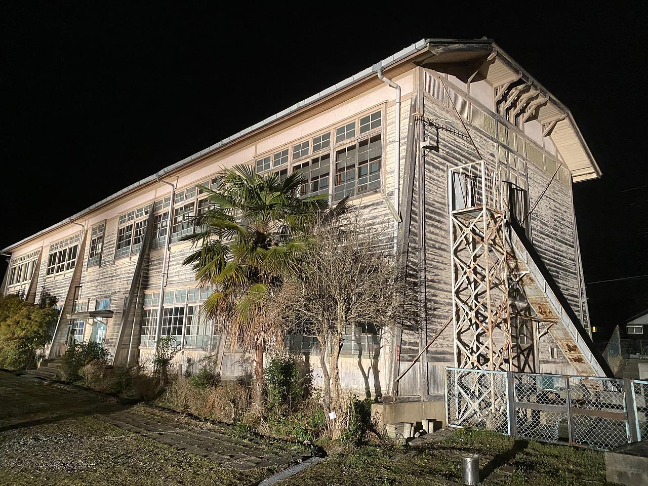 しゃくなげ學校（旧鎌掛小学校）は、１２月も土日開館します。