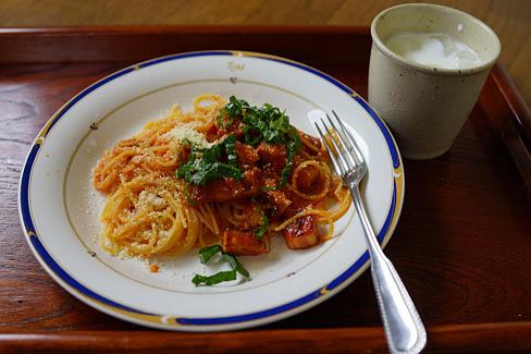 完熟トマトのパスタを頂く