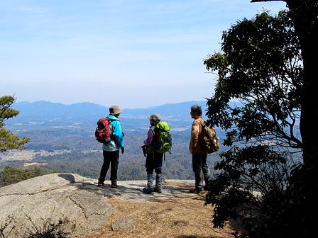 笹ガ岳の「雨乞岩」絶景ポイント