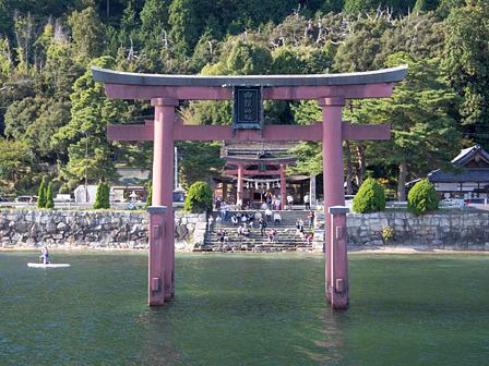 一度、琵琶湖に浮かぶ鳥居から白鬚神社を眺めたい