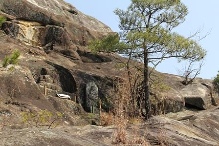 石山観音の魅惑的な半跏像
