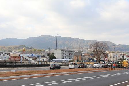 落ち葉が敷き詰められた千頭岳・音羽山