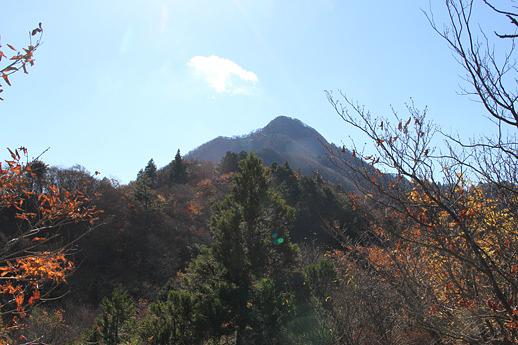 鋭く尖った山容の鈴鹿鎌が岳