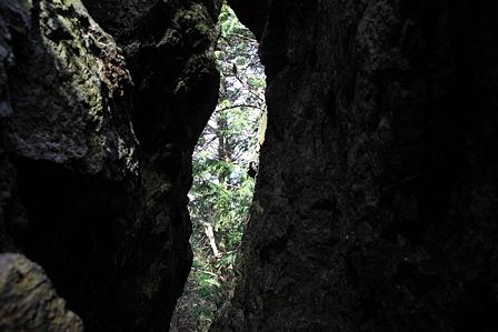 三上山の美しい岩々