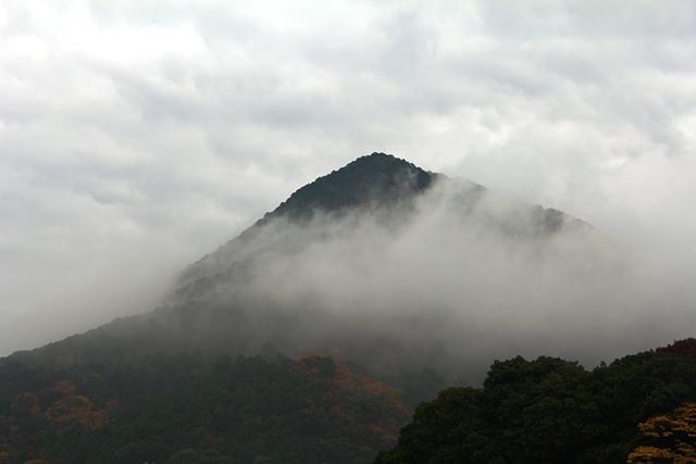 姿を現した三上山