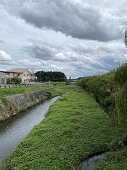 川