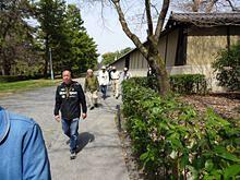 迎賓館から中立ち売り休憩所に向かいます