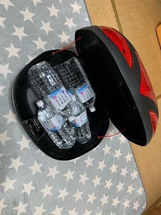 リアボックスに水