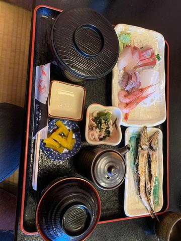 日本海の刺身定食