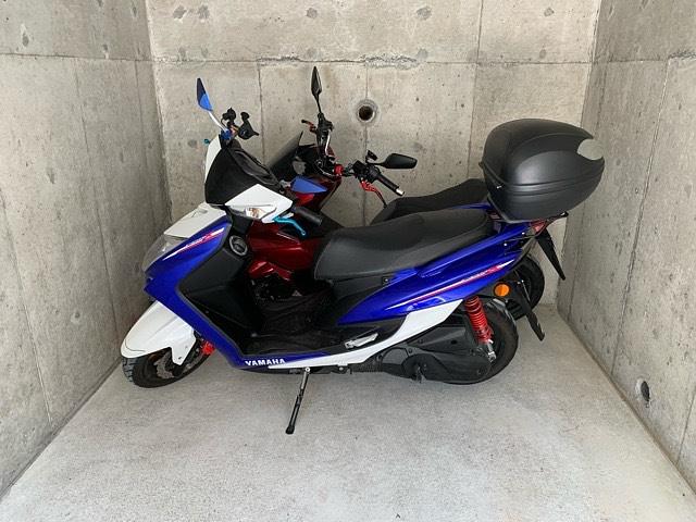 とりあえず、涼しい車庫へ