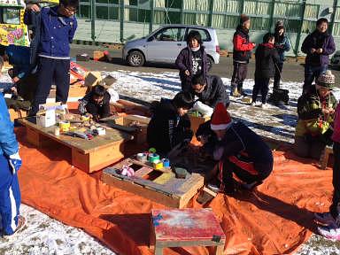 大槌町　中学校のグランドにて、あそび展開中〜