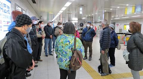 令和3年12月15日ウォーキング活動報告・植物園温室をガイドにより観覧し、最古の縁結び社を経由して京大博物館へ
