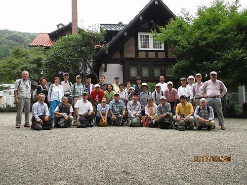 山荘前にて記念撮影