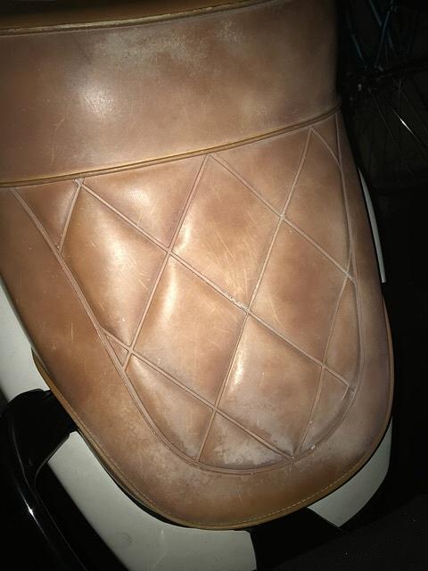 コマジェのシートが寒さで裂けた！