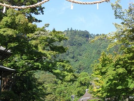 千日回峯の行者が駆け抜けていった八王寺山・三石岳