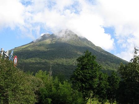 由布岳で「光速より速いニュートリノ」ニュース