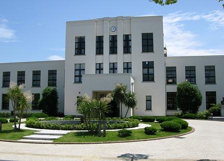 豊郷小学校のウサギとカメブロンズ像