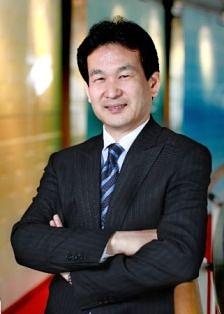 テレビキャスター辛抱氏擁立