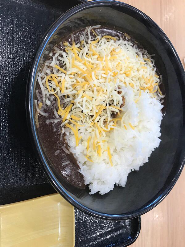 吉野家黒カレーチーズトッピング