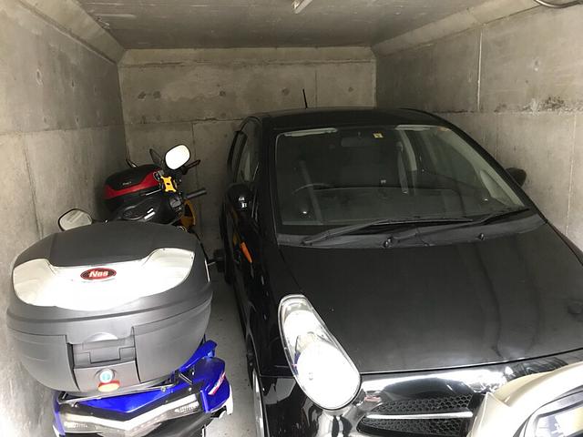 狭いガレージに収納します