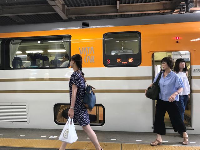 アレ、こんなカラーだったっけ