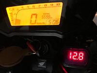 GROMの電圧計装着