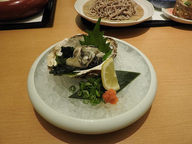 岩牡蛎は生がいい