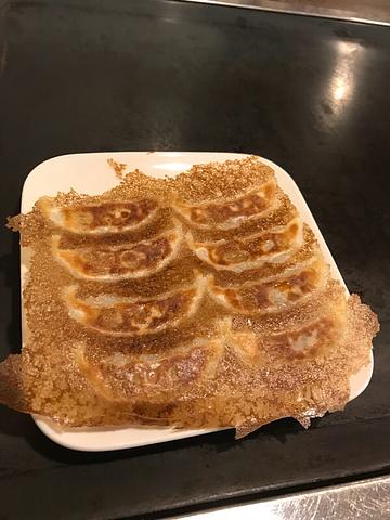 羽根付き餃子