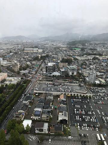 雨の36階