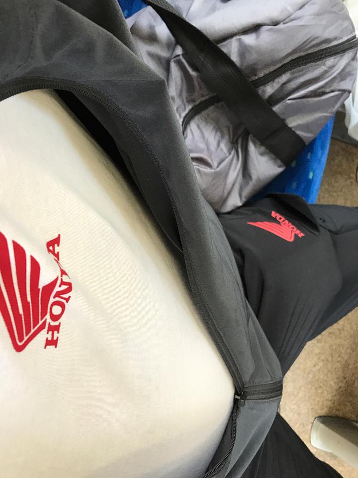 HONDA上下着て…