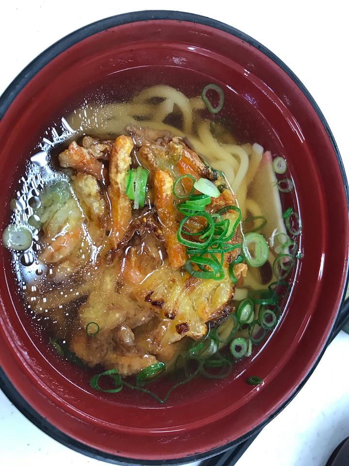 寿司屋で食べるうどんも、また旨し