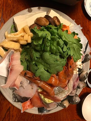 こんばんも、海鮮てんこ盛りの鍋食うか！