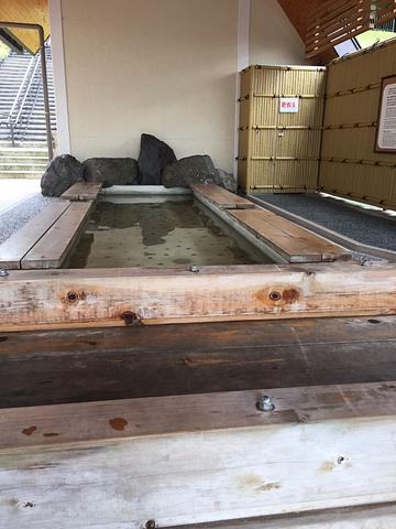 今日も、足湯貸切状態