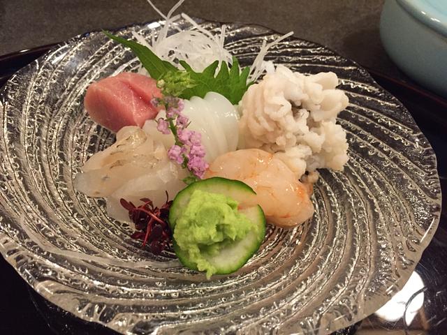 鱧を山葵醤油で食べる