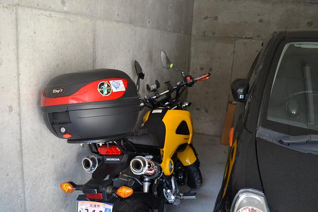 駐車場が狭いんです(;'∀')