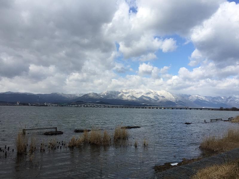 寒いはず、湖西側雪