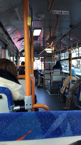 久しぶりにバスで駅まで…