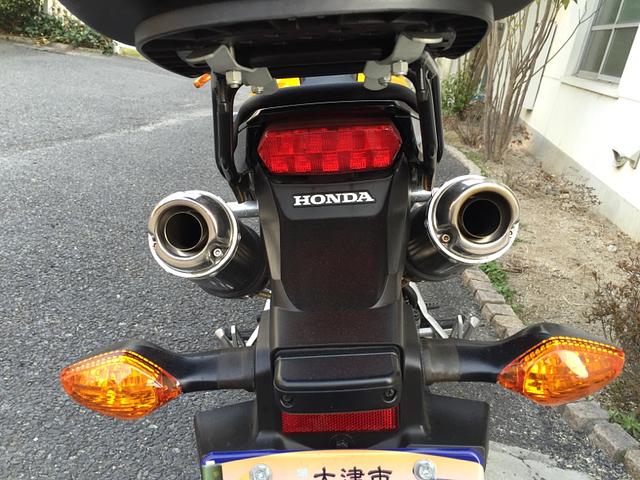 ホンダGROMの2本出しマフラー