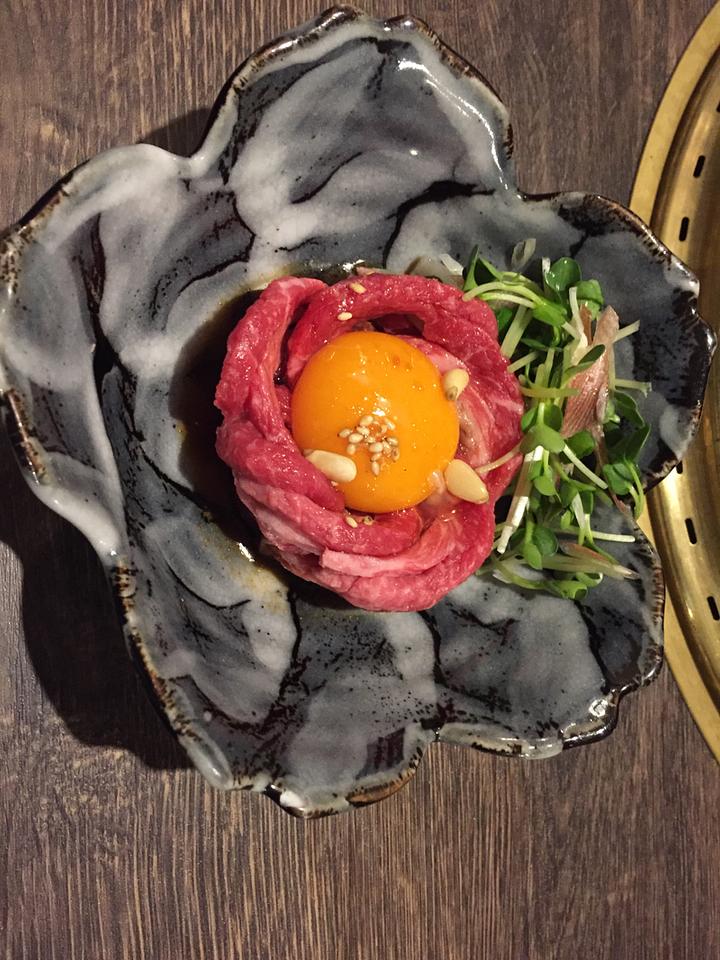 新鮮なユッケがたまらん