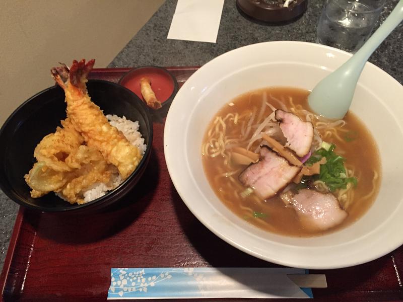 ラーメンと天丼セットでプリプリ海老