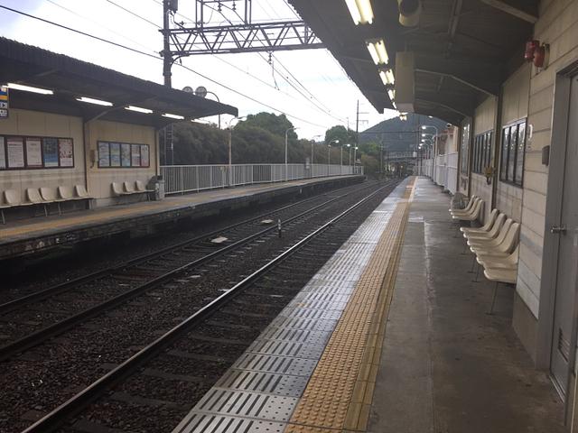 誰もいない駅