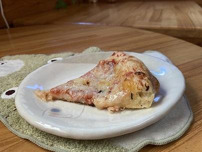 石窯ピザは、カットして冷凍保管中です。温め直してお召し上がりください。